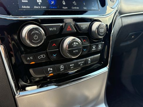 Used 2019 Jeep Grand Cherokee Limited w/ Luxury Group II AWD/4WD image 27