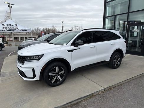Used 2021 Kia Sorento EX w/ Panoramic Sunroof Package image 2