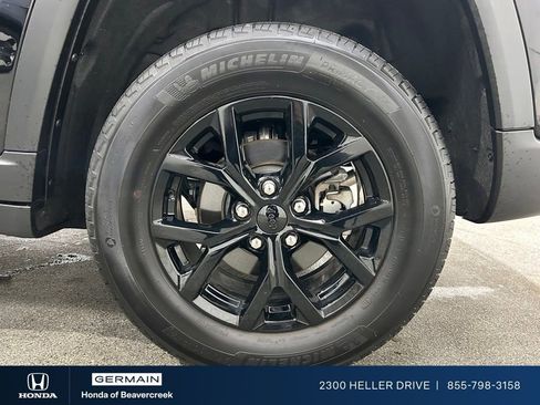 Used 2025 Jeep Grand Cherokee Altitude AWD/4WD image 28