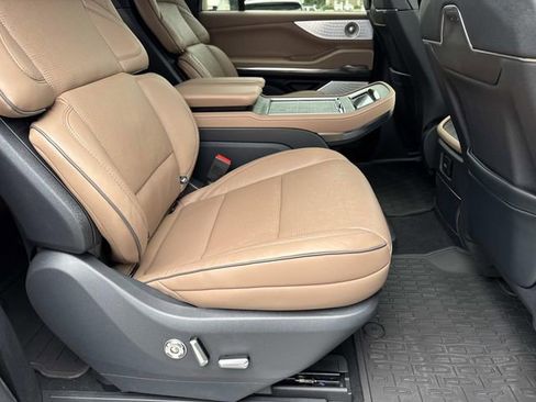 New 2026 Lincoln Navigator L Black Label AWD/4WD image 10