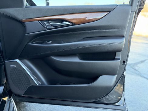 Used 2019 Cadillac Escalade Luxury image 17