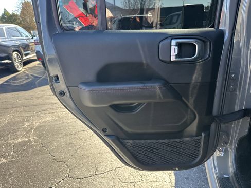 Used 2022 Jeep Gladiator Rubicon w/ Cold Weather Group image 22