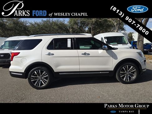 Certified 2018 Ford Explorer Platinum image 3
