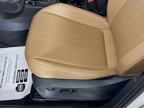 Used 2022 Volkswagen Tiguan SE R-Line image 13