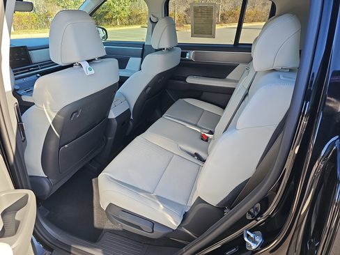 Used 2025 Hyundai Santa Fe SEL image 15