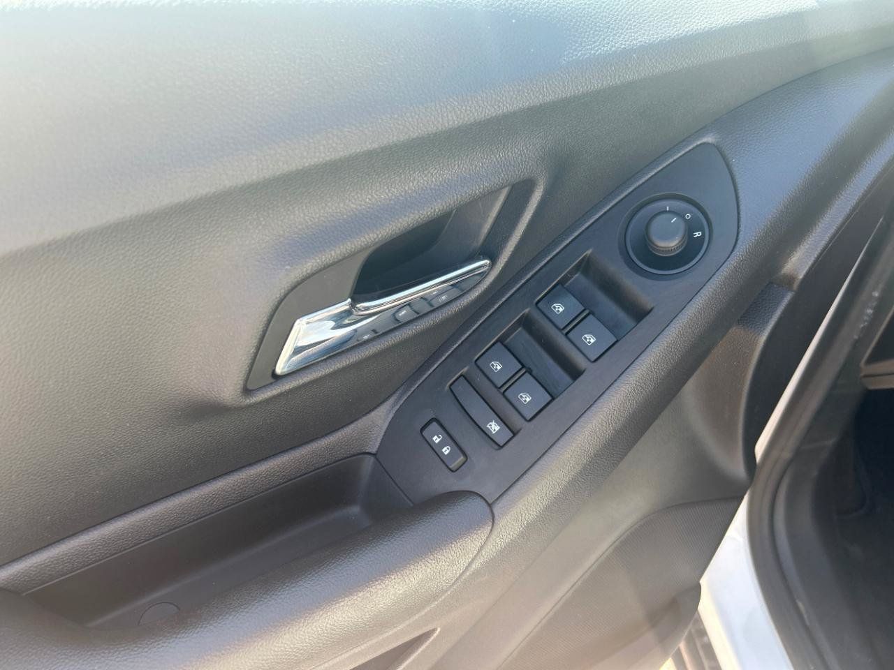 Used 2022 Chevrolet Trax LT FWD image 12