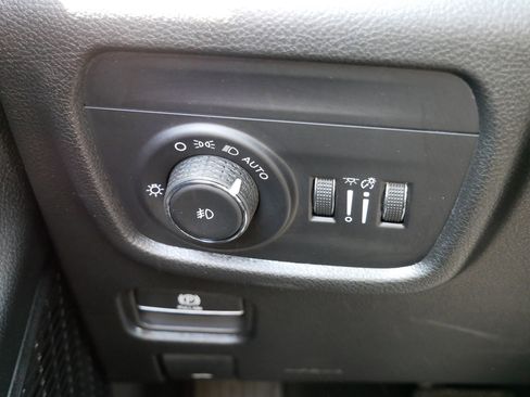 New 2025 Jeep Grand Cherokee L Limited w/ Black Appearance Package AWD/4WD image 18