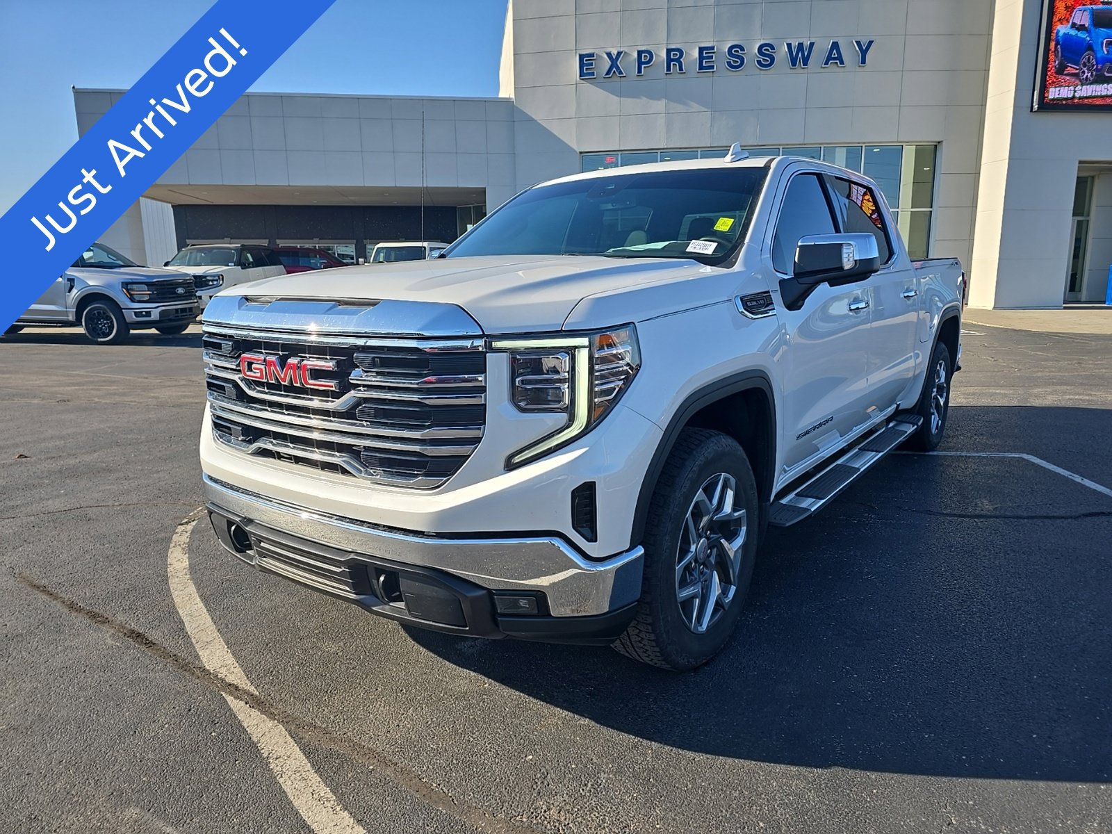 Used 2023 GMC Sierra 1500 SLT w/ SLT Premium Package AWD/4WD image 1