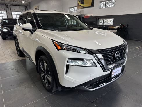 Used 2023 Nissan Rogue SL w/ SL Premium Package image 10