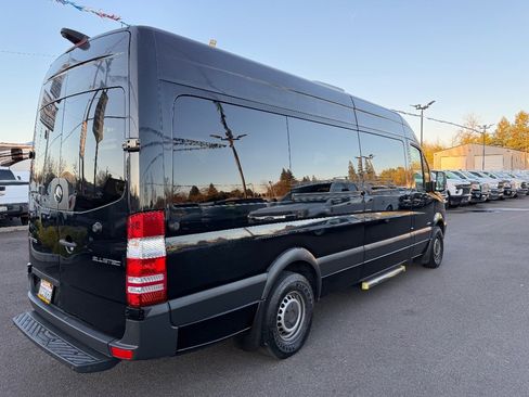 Used 2016 Mercedes-Benz Sprinter 2500 image 7