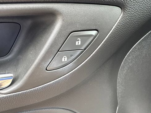 Certified 2023 Chevrolet Equinox LT AWD/4WD image 13
