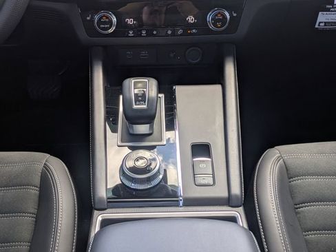 Used 2024 Mitsubishi Outlander SE image 20