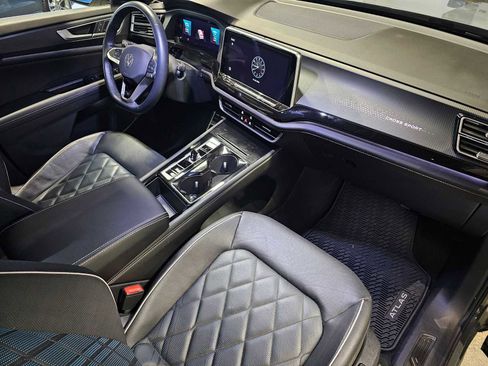 Used 2025 Volkswagen Atlas Cross Sport SEL Premium R-Line image 11