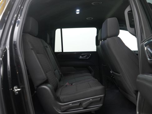 Used 2023 GMC Yukon XL SLE image 13