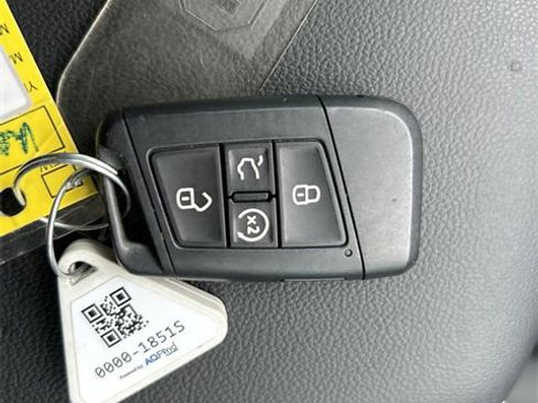 Used 2022 Volkswagen Taos SE image 36