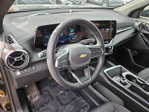Used 2026 Chevrolet Equinox LT AWD/4WD image 17