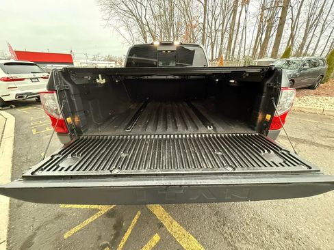 Used 2017 Nissan Titan SL image 24