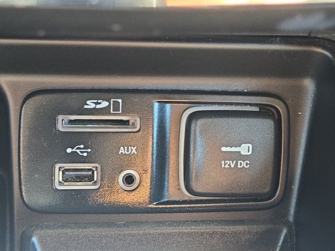 Used 2016 Jeep Cherokee Latitude w/ Safety/Convenience Group FWD image 19