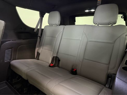 Used 2024 Chevrolet Suburban LT w/ Luxury Package AWD/4WD image 16