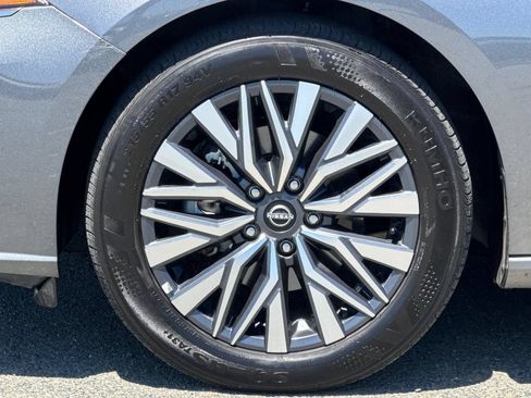 Used 2025 Nissan Altima 2.5 SV FWD image 25