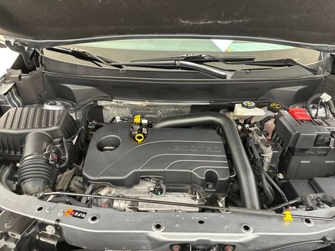 Used 2025 Chevrolet Equinox LT w/ Safety and Technology Package image 11