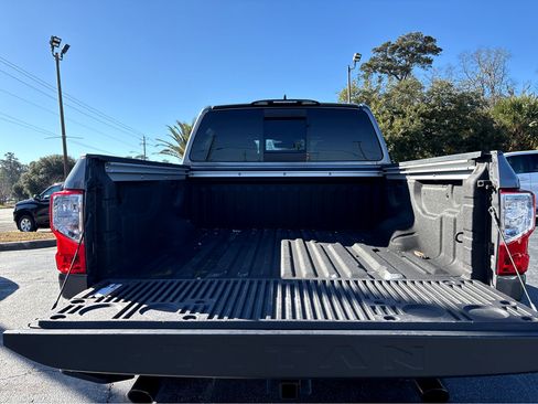 Used 2024 Nissan Titan SV w/ SV Convenience Package image 23