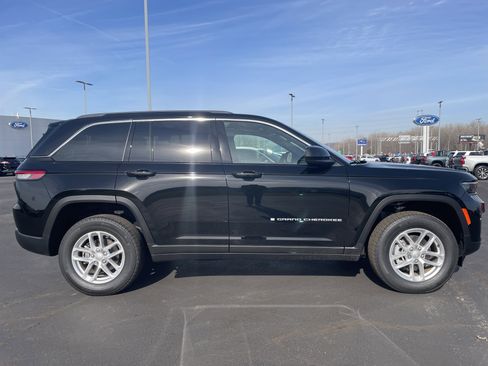Used 2025 Jeep Grand Cherokee Laredo X image 6