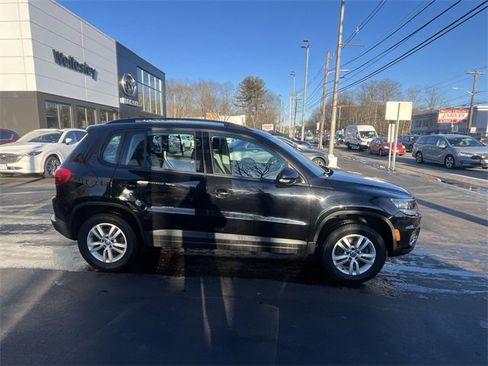 Used 2017 Volkswagen Tiguan S image 9