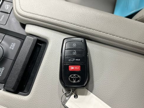 Used 2024 Toyota Grand Highlander AWD image 24