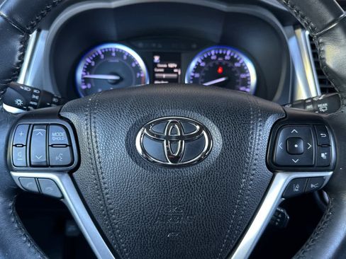 Used 2019 Toyota Highlander XLE AWD/4WD image 26