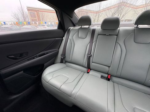 Used 2025 Hyundai Elantra Limited image 38