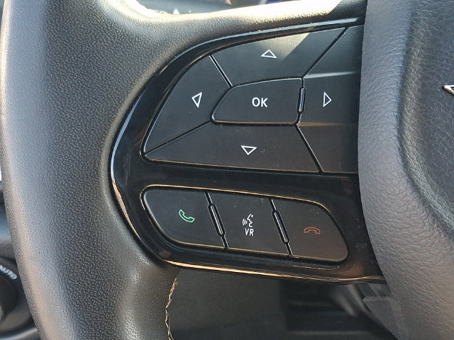 Used 2025 Chrysler Pacifica Limited FWD image 23