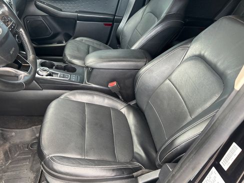 Used 2020 Ford Escape Titanium image 12