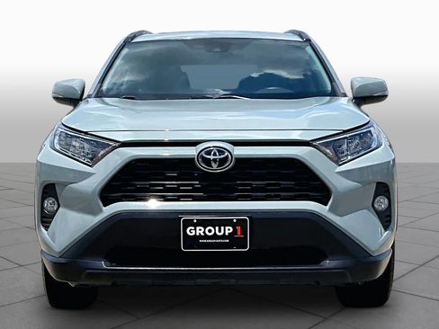 Used 2020 Toyota RAV4 XLE Premium FWD image 4
