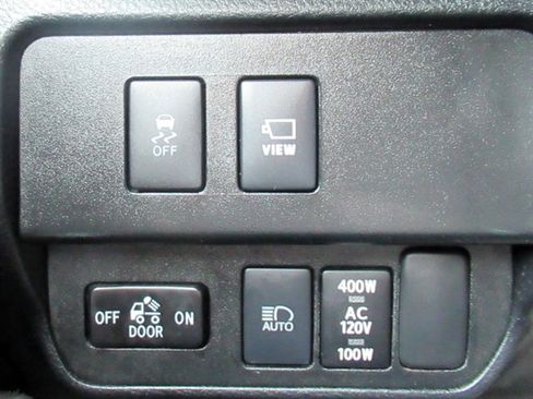 Used 2020 Toyota Tacoma Limited image 30