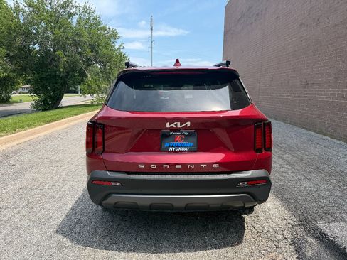 Used 2022 Kia Sorento S AWD/4WD image 5