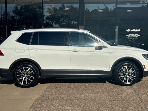 Used 2021 Volkswagen Tiguan SE image 3