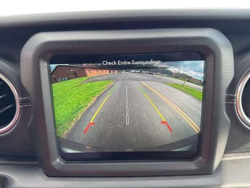 Used 2018 Jeep Wrangler Unlimited Sahara w/ Uconnect 4C Nav & Sound Group AWD/4WD image 22