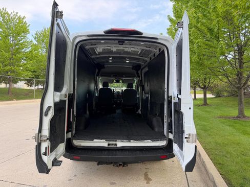 Used 2019 Ford Transit 250 148 Medium Roof RWD image 17