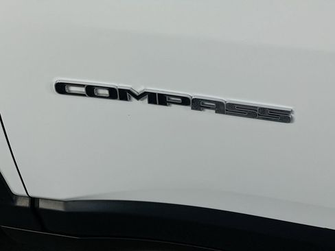 Used 2024 Jeep Compass Latitude image 28