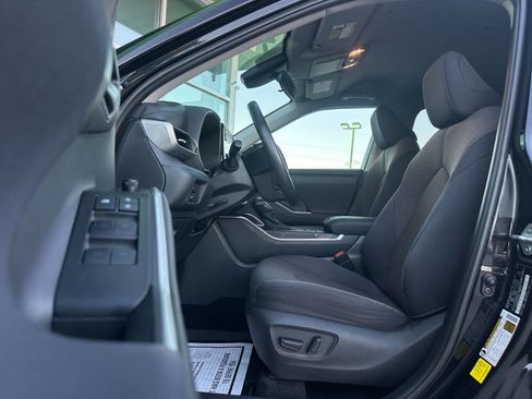 Used 2020 Toyota Highlander LE image 12