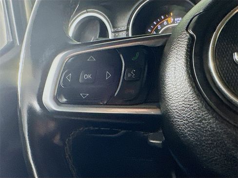 Used 2020 Jeep Gladiator Overland image 25