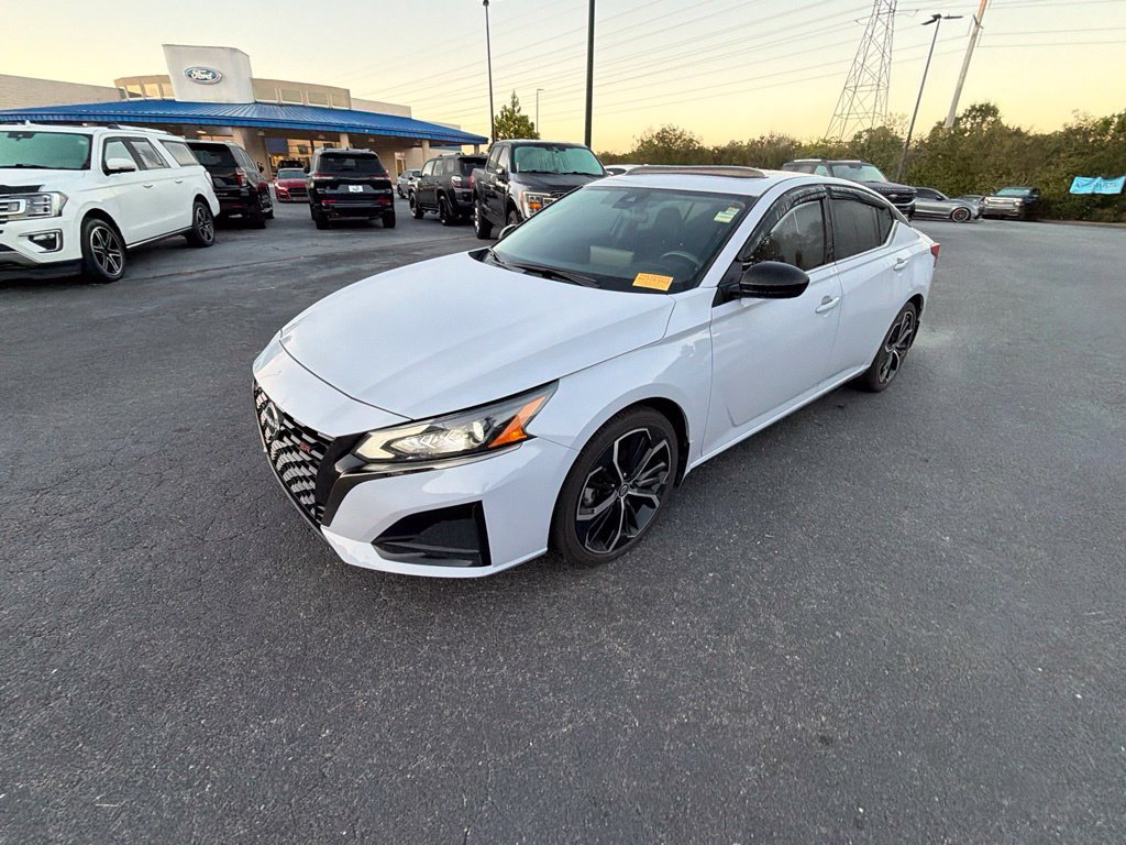 Used 2024 Nissan Altima 2.5 SR w/ SR Premium Package FWD image 24