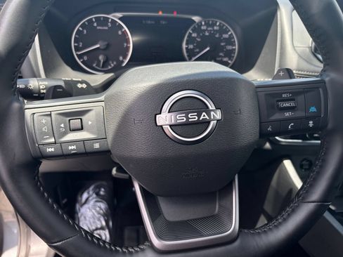 Used 2025 Nissan Rogue SV FWD image 30