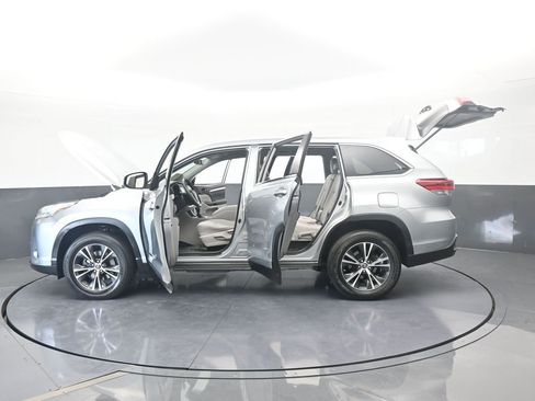 Used 2019 Toyota Highlander LE image 70