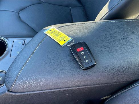 Used 2022 Toyota Camry XSE image 11