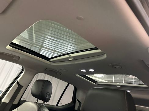 Used 2021 Chevrolet Traverse Premier w/ Redline Edition image 23