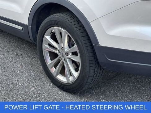 Used 2018 Ford Explorer XLT w/ Equipment Group 202A image 7