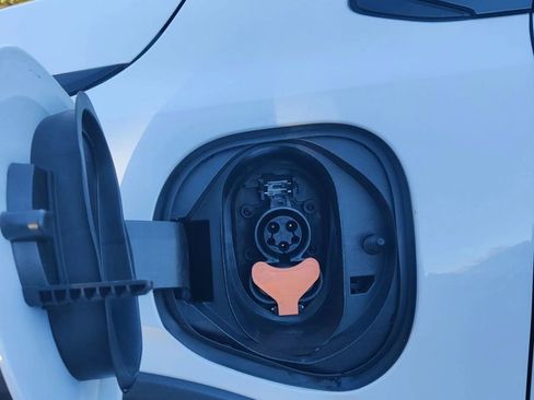 Used 2023 Chevrolet Bolt EUV LT image 10