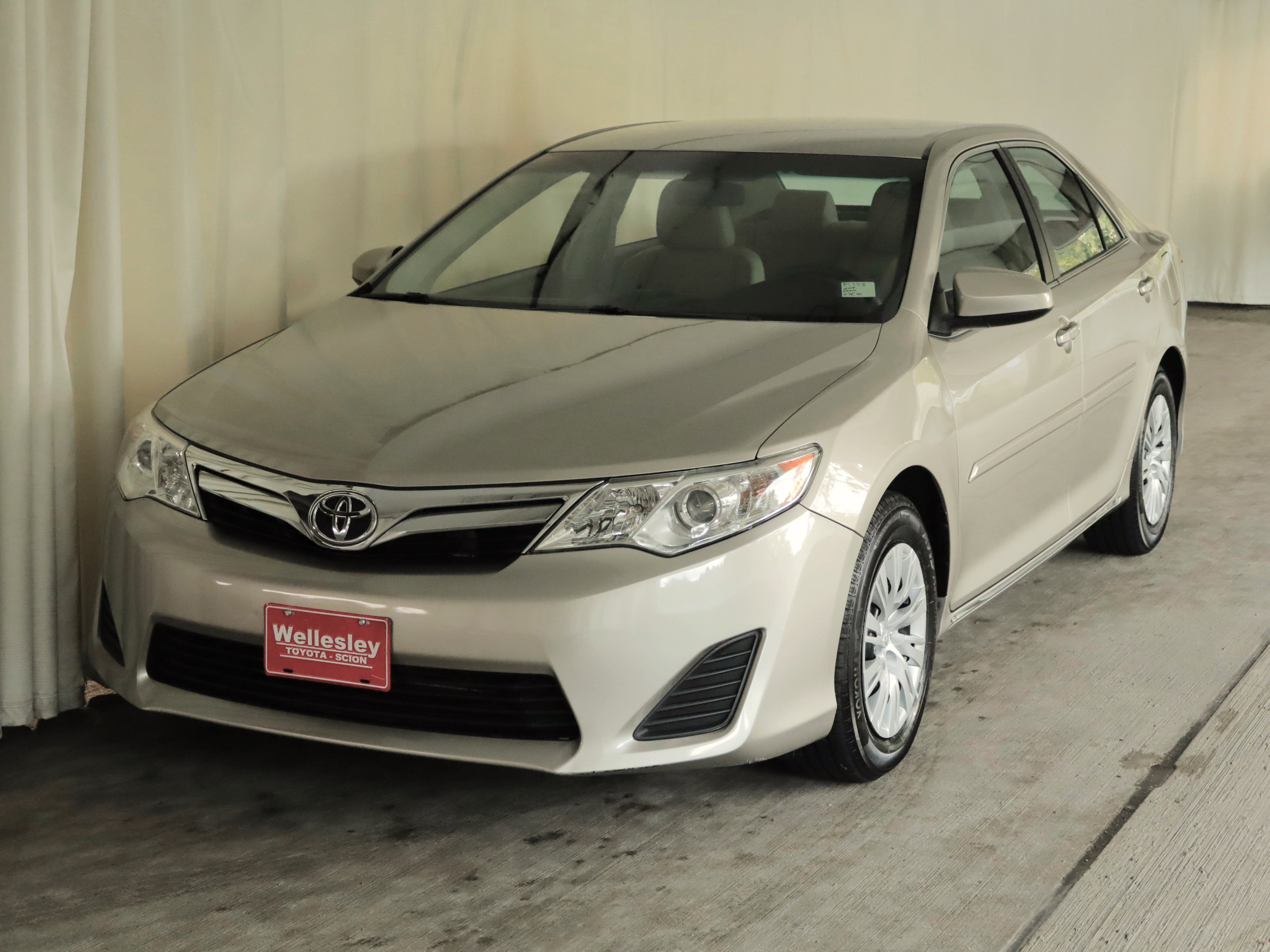 Used 2014 Toyota Camry LE FWD image 21